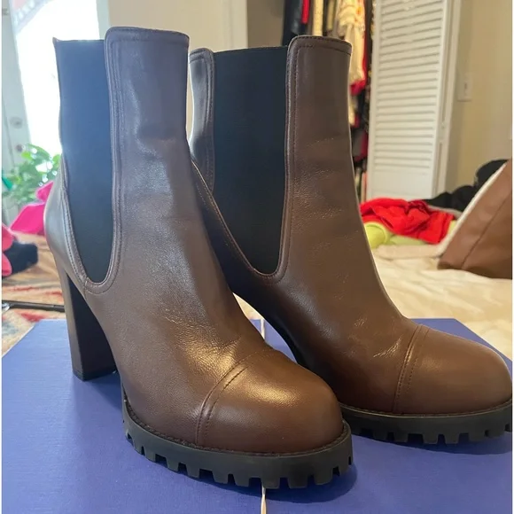 Stuart Weitzman Wenda Lug-Sole Leather Chelsea Boots - Picture 4 of 8